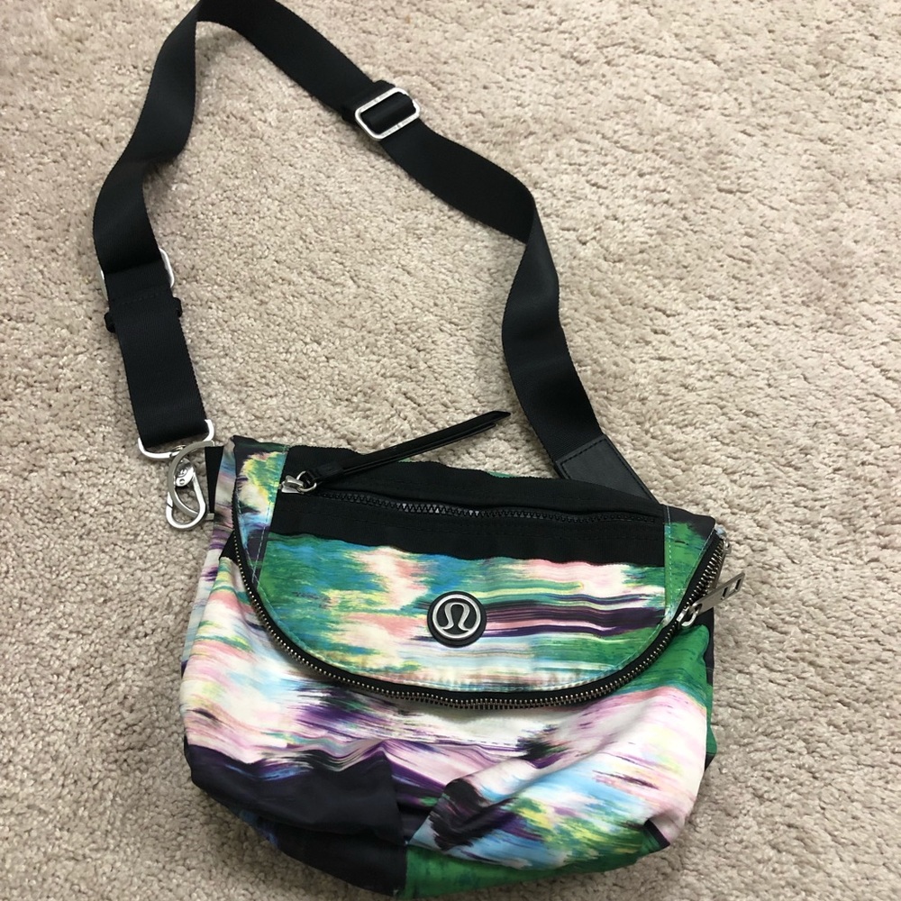 Lululemon festival bag
